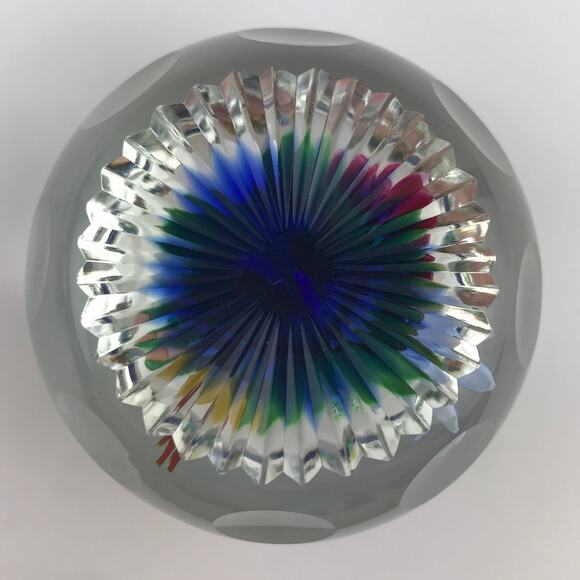 Perthshire 1993G Three-Dimensional Bouquet Lampwork Flower Faceted Paperweight - Picture 3 of 13